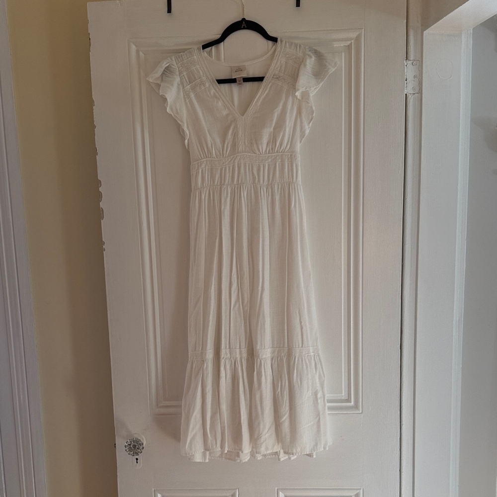 Elegant White Midi Dress